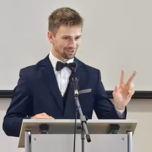 Šimon ŘEŘUCHA: Když nezapadáš (22. 8. 2026)