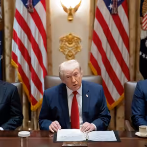 Írán má teď navrch. Trump si musí vybrat mezi špatnými a riskantními možnostmi