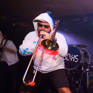 Dnes už vieme, že sme schopní, hrať tanečnú hudbu na dychové nástroje, hovorí Tomáš Paľo z B.D.H.S.