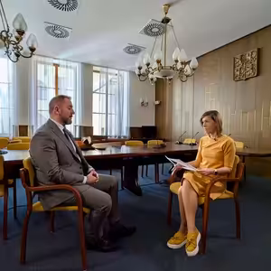 Nová zelená úsporám nebo škrty v resortu. V pořadu hlavně o bezpečnosti nebo schůzích obou parlamentních komor, HOST: Igor Červený /Motoristé/