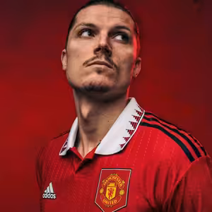 Nahradí Sabitzer zraneného Eriksena? Ten Hag oslávil narodeniny postupom do finále