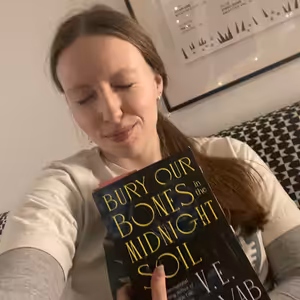 Čti s námi Pohřběte kosti mé v půlnoční půdě