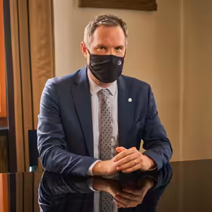 Primátor Prahy Zdeněk Hřib /Piráti/: Kapacita pražských nemocnic se postupně naplňuje. O dočasném pozastavení modrých zón neuvažujeme, cestování v MHD nepředstavuje nadměrné riziko