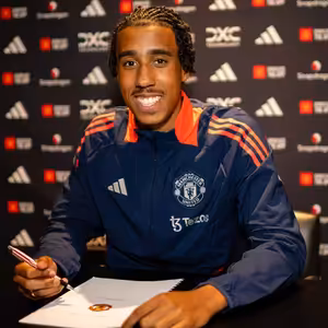 Berrada naskočil do práce, United oznámili prvé letné posily