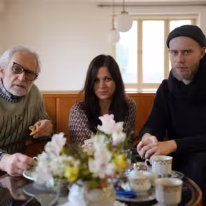 JAN MERTA, TOMÁŠ MERTA: HÁZET NOŽEM JE NĚCO PODOBNÉHO JAKO MALOVAT