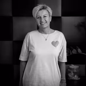 Podcast hmmm...: Podobné a predsa iné. V čom sa líši náhradné rodičovstvo od biologického?