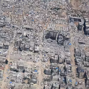 Izrael postoupil v obsazování Gazy. Komise OSN mezitím vydala zprávu, podle které dochází ke genocidě