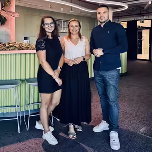 „Jeden týden nás politici označí za zkorumpované a druhý týden mávají naším výstupem – to už bereme jako realitu.“ S Transparency International o politických kauzách, odpovědnosti, korupci a české politické kultuře.