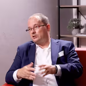 Poláci za evropské peníze postavili dálnice. My jsme je promrhali, říká ekonom Pikora