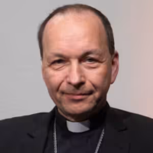 Biskup Jozef Haľko: Pápež František mi dal ruženec so slovami, že ďakuje za Anku Kolesárovú