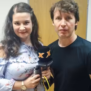 James Blunt neuznáva selfie s fanúšikmi, no pohľadnice posiela