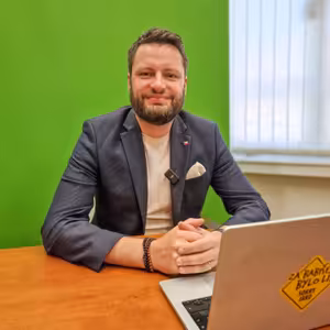 Proč Válek tajil korupci? Prasklo na ODS: chtějí ještě stihnout zvýšit daně! | Čau Praho #130