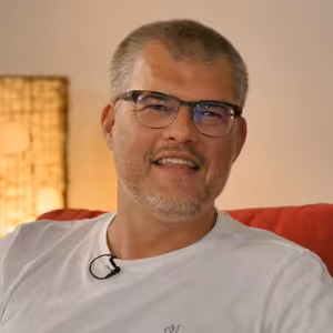 Fyzioterapeut TOMÁŠ RYCHNOVSKÝ - Jak souvisí bolest těla a duše?