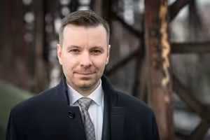 Po dlouhé době nemáme vládu, která je populistická a kterou vede osoba v gigantickém konfliktu zájmů, říká europoslanec Marcel Kolaja /Piráti/