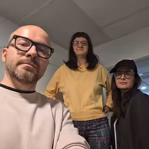 Odvážné palce 23/10/2025: Bugonia, Něco za něco, Autobus naděje, Pohled do slunce, Slyšíš mě? a plno dalších