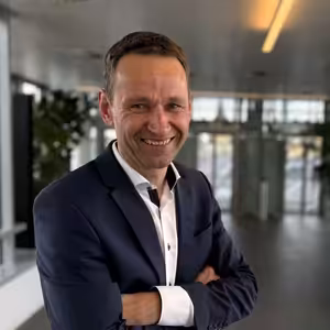 Polovina našich klientů investuje. Chtějí individuální přístup a špičkové aplikace, říká šéf Erste Premier Pavel Kratochvíl