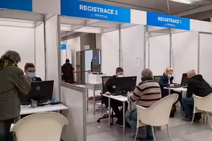 Letní vlna koronaviru zaskočila Česko. Potřebujeme od vlády jasný plán