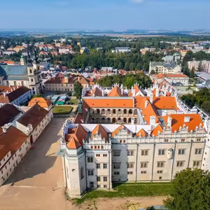 Vzhůru do Pardubického kraje: Za krásou strojů i koní, architektonickými skvosty nebo přírodními unikáty