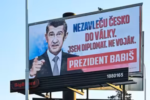 Sociální sítě po prvním kole zaplavily dezinformace a nepravdy o Petru Pavlovi. Množství odborníky zaskočilo