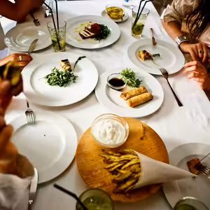 Small Talk #153 - Jak se chovat u stolu, když jsme dojedli, ale na talířích pořád něco zbývá?