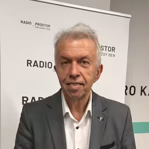 Jaroslav Svěcený: U stromečku vždycky hraju koledy. Co se týče jídla, salát i ryba jsou jenom zákusek