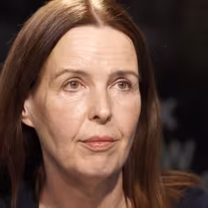 Pětileté děti ve službě i bolestné rozdělení: Tahle historie nešla napsat stručně, říká autorka hitu Šikmý kostel