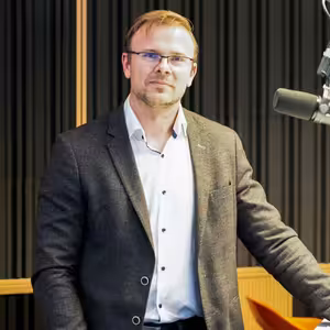 Juraj Kotian - Vláda rozhadzuje, rozpočtový prebytok majú už aj... (Braňo Závodský Naživo)