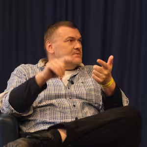 „My autoři a čtenáři sci-fi už de facto máme vyřešený to, nad čím mainstream teďka v panice začíná přemejšlet!“