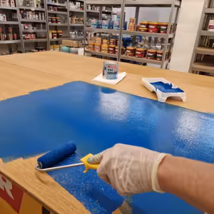 Univerzálná farba 5v1 na drevo, kov, plasty, betón, sklo aj detské hračky