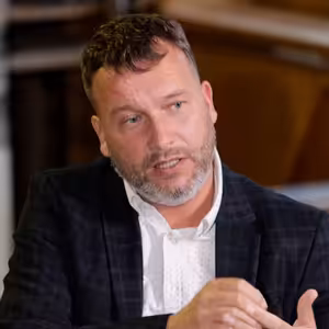 Investor PAVEL RYBA: "Čína hromadí zlato a připravuje se na pád dolaru."