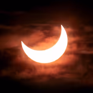 Zatmění Slunce, Perseidy i sjednocení planet. Taková souhra jevů nemusí nastat další desítky let