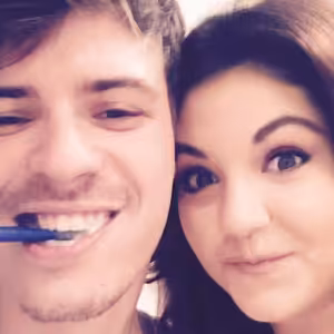 Celeste Buckingham je single: Prečo?