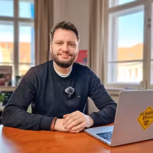 Fiala a miliony ve Švýcarsku. Hnutí ANO atakuje 40 %. Piráti by nás nejradši zakázali. Čau Praho! #74