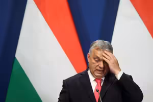 Na rezoluci europoslanců může Orbán ukazovat dlouhý nos