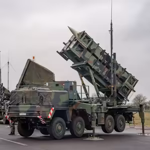 Trumpovi došla s Putinem trpělivost. Ukrajině dodá zbraně, na rozdíl od Bidena ale platit mají Evropané