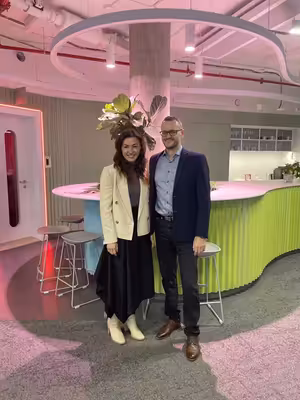 „Rodina často říká: ‚Nesmíte mu říct, že umírá.‘ A pacient nám pak řekne: ‚Já vím, že umírám, ale nesmíte to říct rodině.‘ A všichni se tím připravují o ty nejdůležitější chvíle.“ S Martinem Šimákem o paliativní péči.