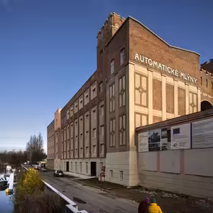 #Nebudu doma 7. díl: V Pardubicích předělali Gočárovy mlýny na galerii, kladrubský hřebčín je zapsaný v UNESCO