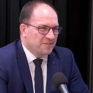 Ceny potravin už klesají, mezi demonstranty nejsou skuteční farmáři, Rakušana roadshow je dobře vymyšlený marketingový produkt, tvrdí ministr Výborný