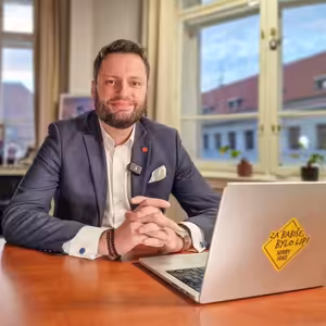 Smutný konec Kalouskovy privatizace. 6 milionů Kč pro obviněné díky Pirátům. | Čau Praho #107