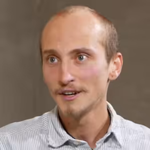 [Diskusný Klub] Ekonóm: Kapitalizmus sa má zmeniť. Ľudia dostanú od štátu pasívny príjem a budú robiť iba to, čo ich baví