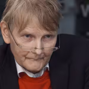 Český Dr. House: Koronavir je geniálně ušitý na člověka. Promořit populaci může trvat roky