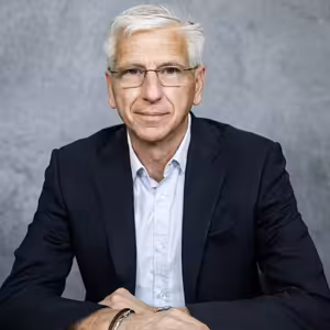 Európa je majstrom sveta v reguláciách. Zatiaľ čo sa hrá s otvoreným ohňom, predbieha ju Čína aj USA