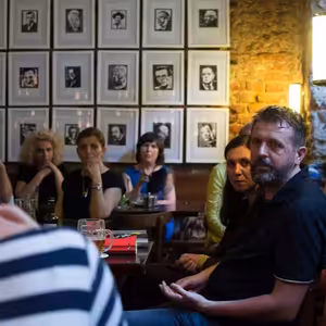 Ag Apolloni, Vytí vlka, vlka vytí