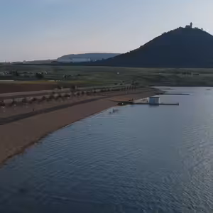 Prostor hlavních pláží u jezera Most se dále rozvíjí a vylepšuje.