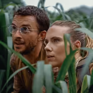 Dinosaury majú smolu. Keď ich už raz zničil asteroid, prichádza ďalší Jurský svet