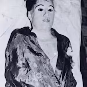 MUŽ, KTERÝ SI ZE SVÉ MRTVÉ ŽIVOTNÍ LÁSKY VYROBIL PANENKU! #NocniMura