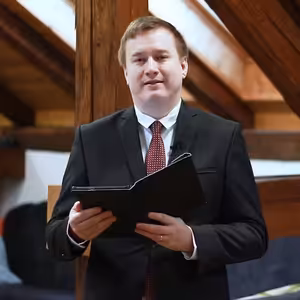 Boh, ktorý sa neospravedlňuje