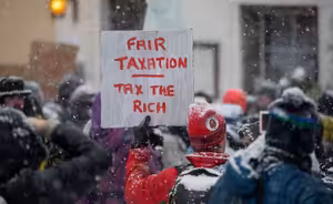 Opoziční hra s nedůvěrou vládě, krize globalizace v Davosu, prezidentské debaty