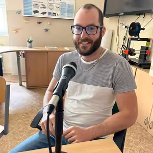 Petr Drahník (2. díl, přírodopis): Se žáky chodíme do lesa poznávat přírodu pomocí aplikací v telefonu