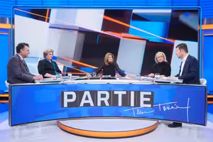 Schillerová s Okamurou kvůli vyhrocenému jednání ve Sněmovně tepali Pekarovou. Czernin s Kovářovou zase Zemana